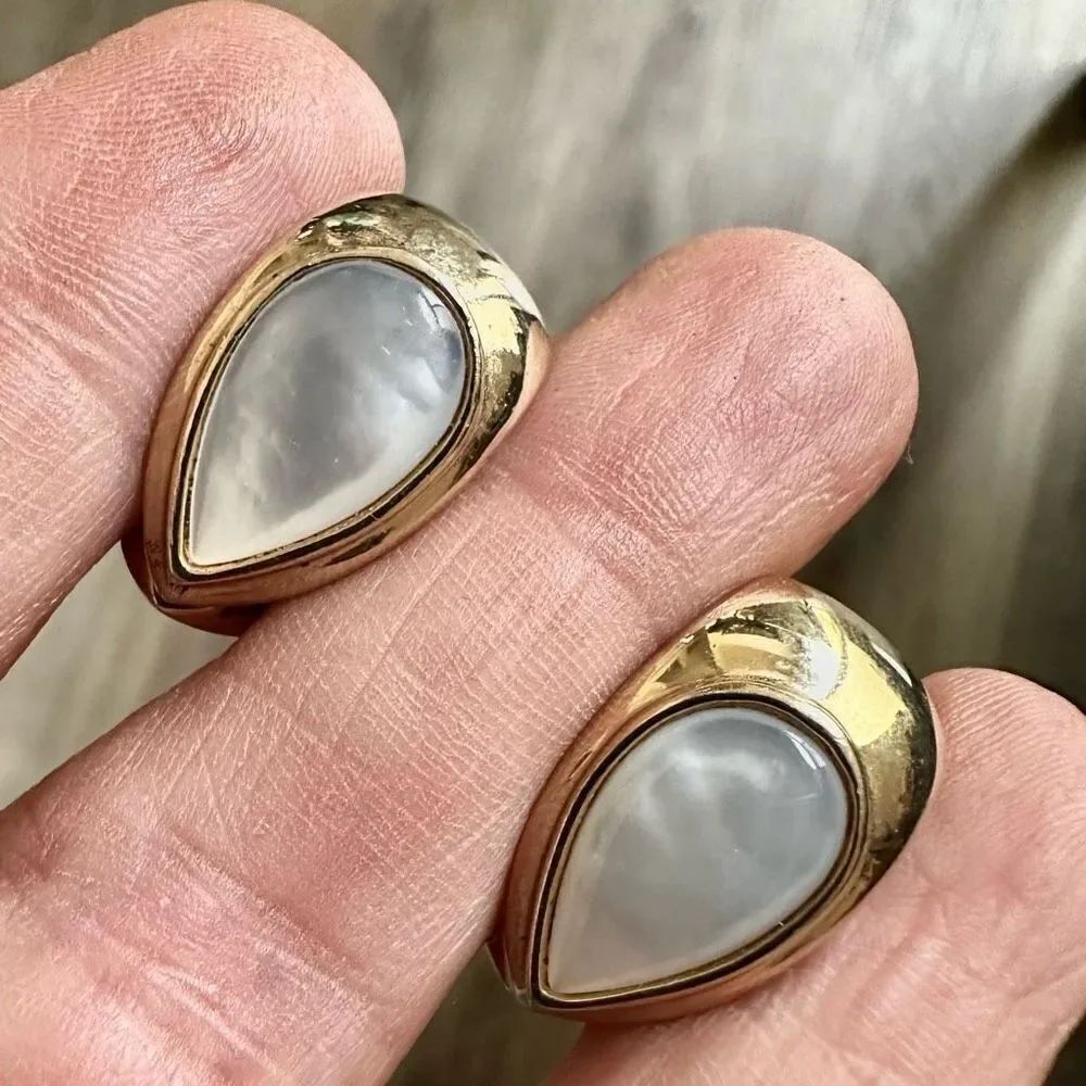 Monet pearl inlay magnetic earrings